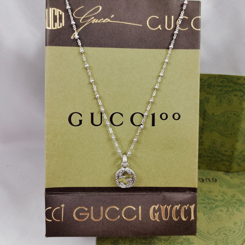 G*u*i necklaces